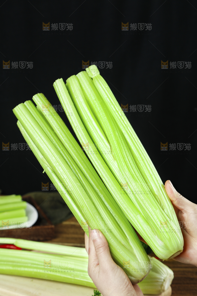 木板上的山东西芹