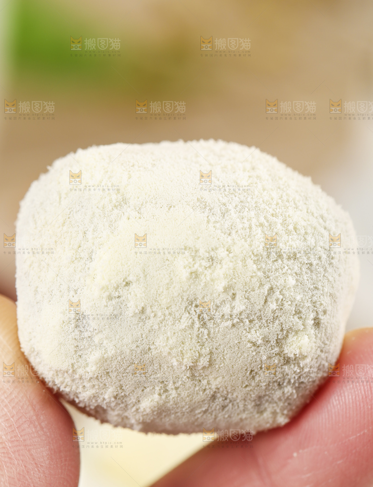 手拿奶枣