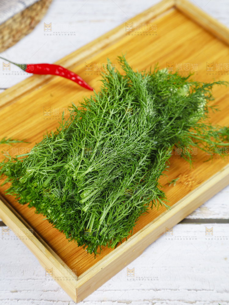 盘子里的云南小茴香菜