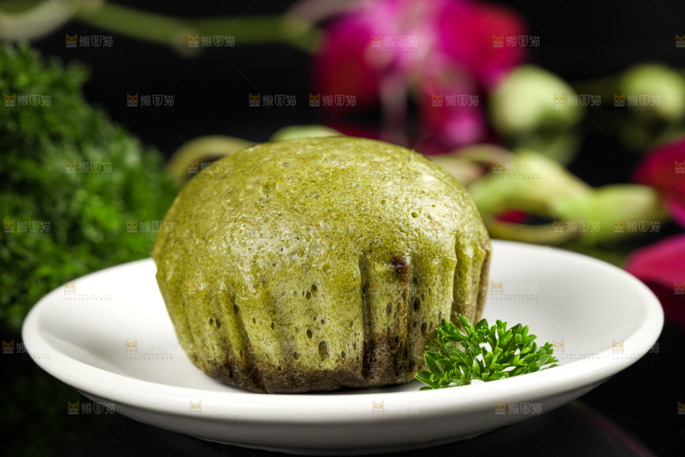 盘子里装着马拉糕