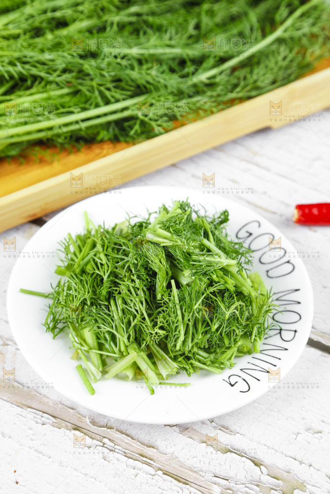 盘子里的云南小茴香菜