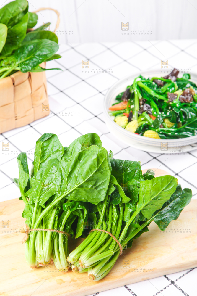 白格子底上的嫩菠菜
