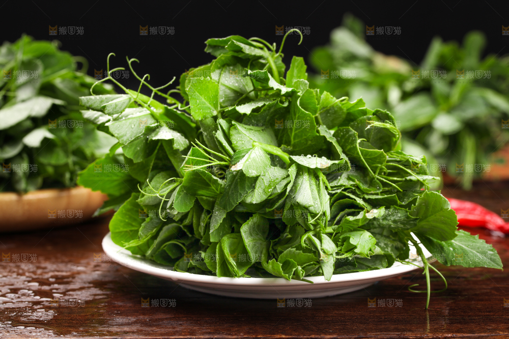 深底上的四川豌豆尖