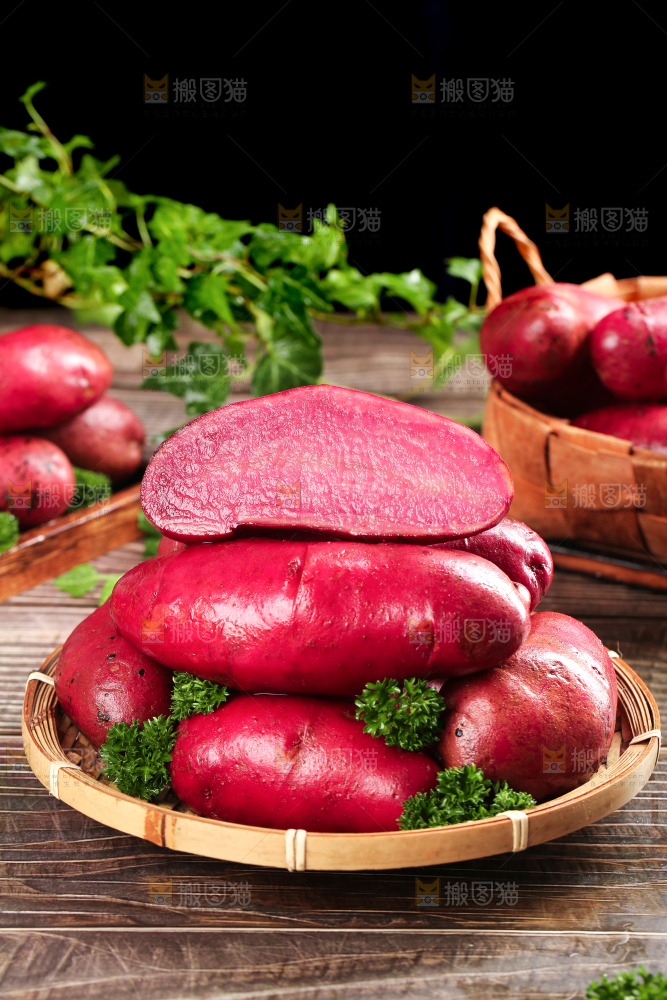 篮子里的红心土豆