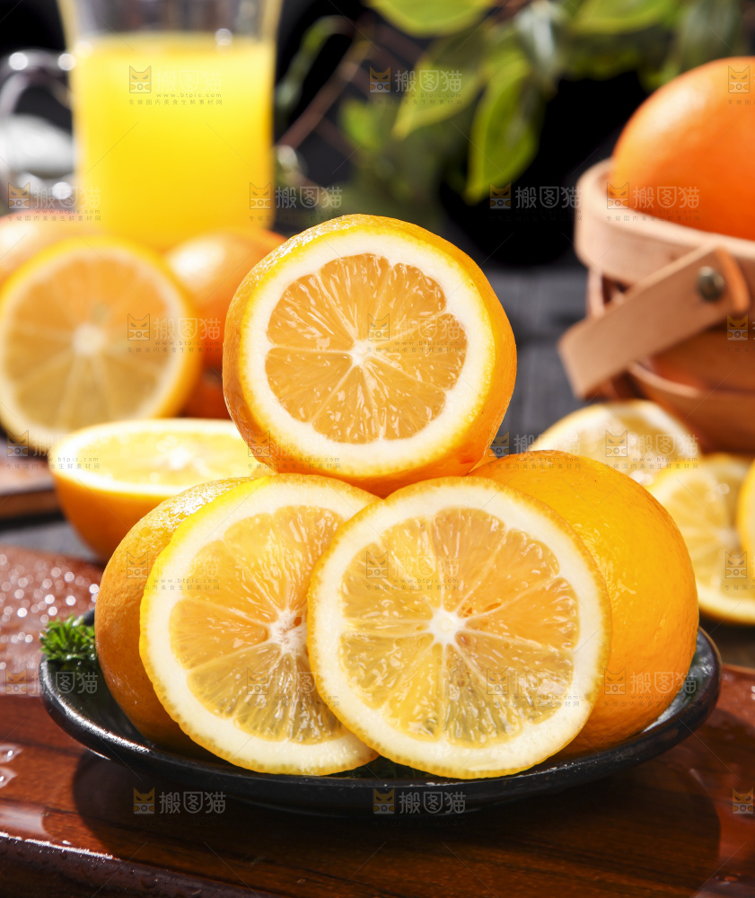 盘子里的黄柠檬