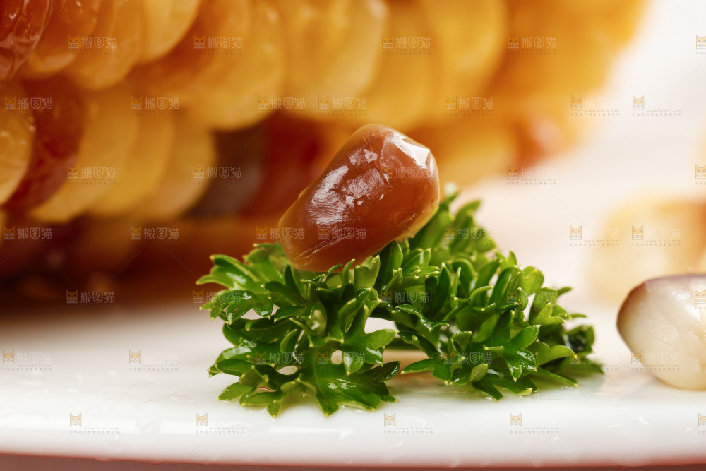 盘子里的玉米粒