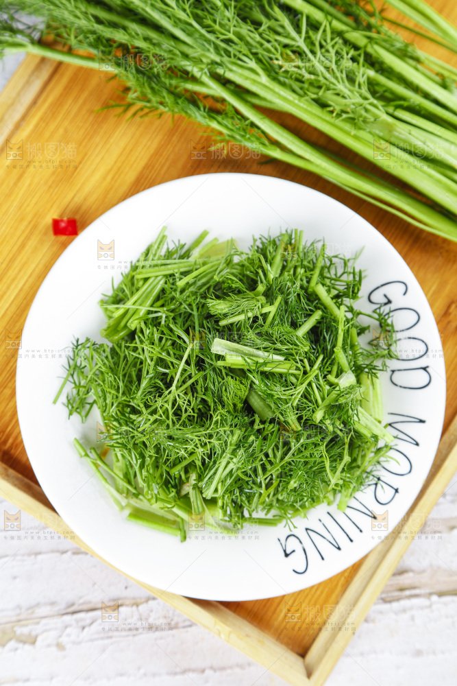 盘子里的云南小茴香菜