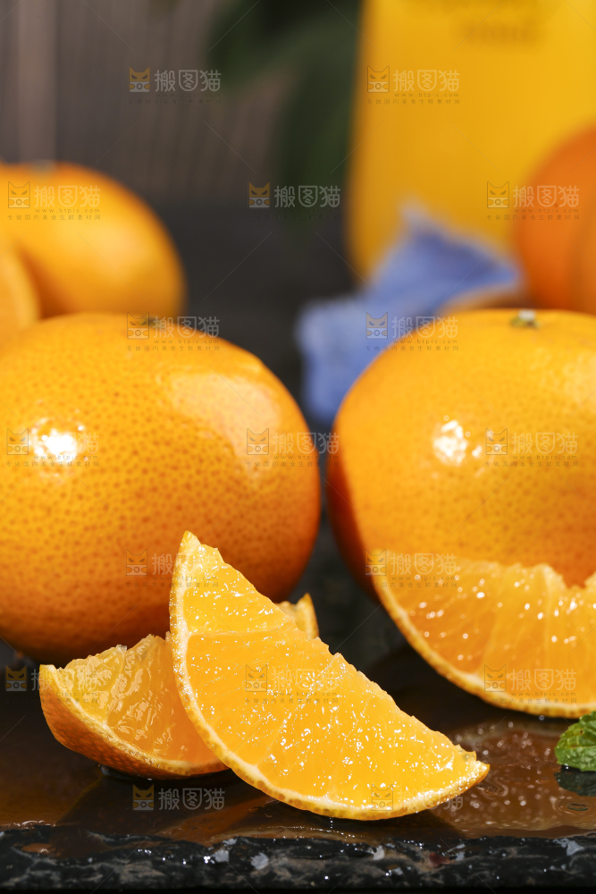 黑石板上切开的武鸣皇帝柑