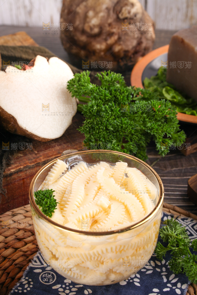 碗里装着魔芋素毛肚