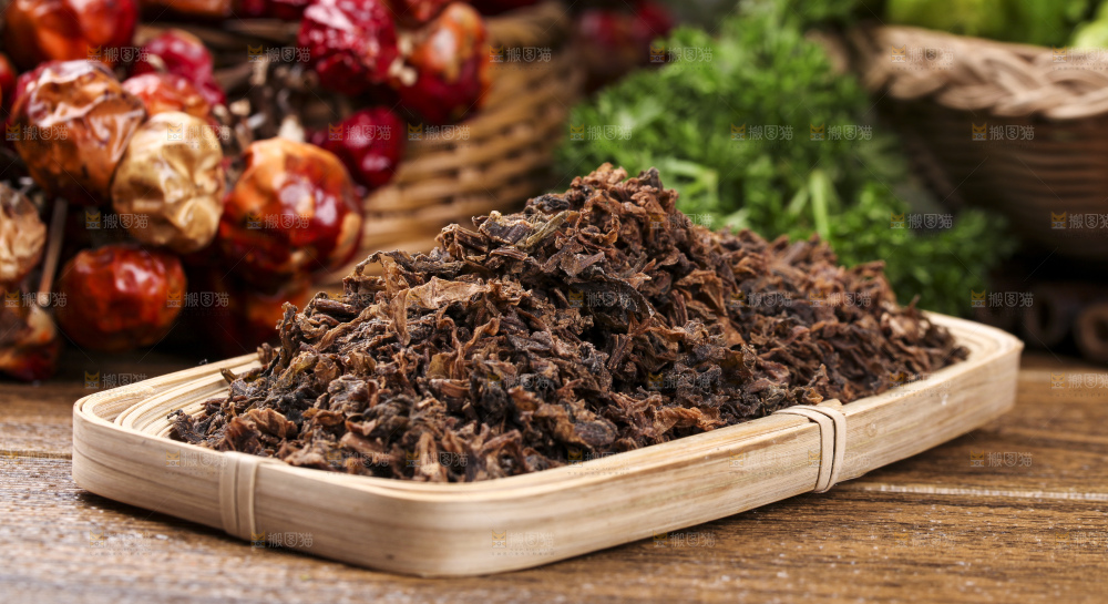 盘子里装着手工梅菜