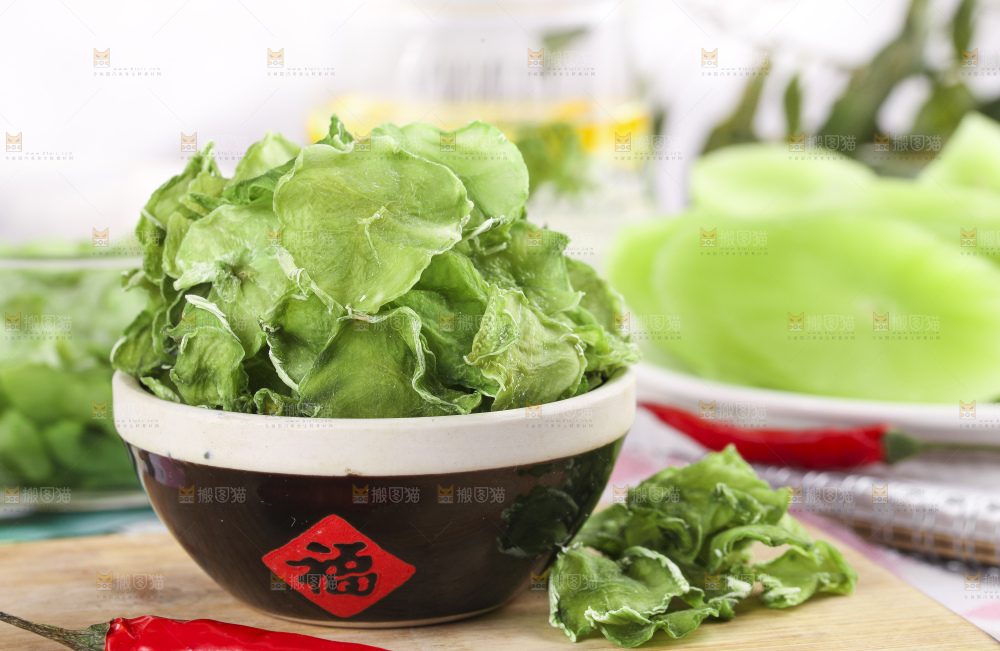 碗里装着莴苣干