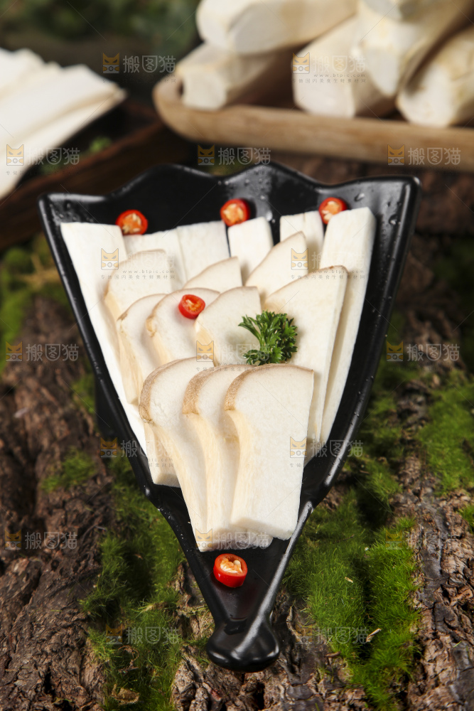 盘子里的大鸡腿菇