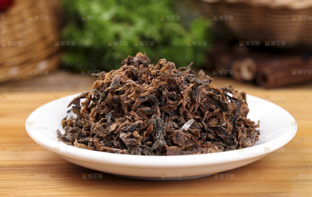 盘子里装着绍兴梅干菜