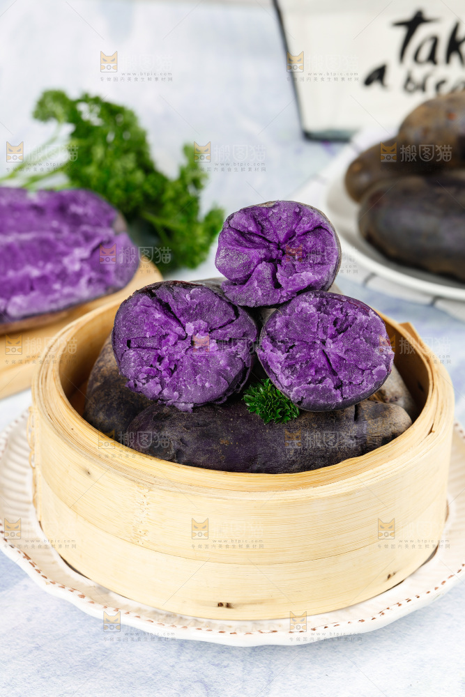 蒸笼里的农家紫土豆
