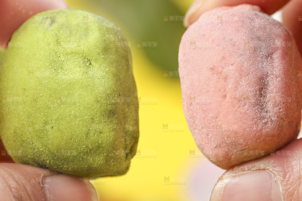 手拿奶枣