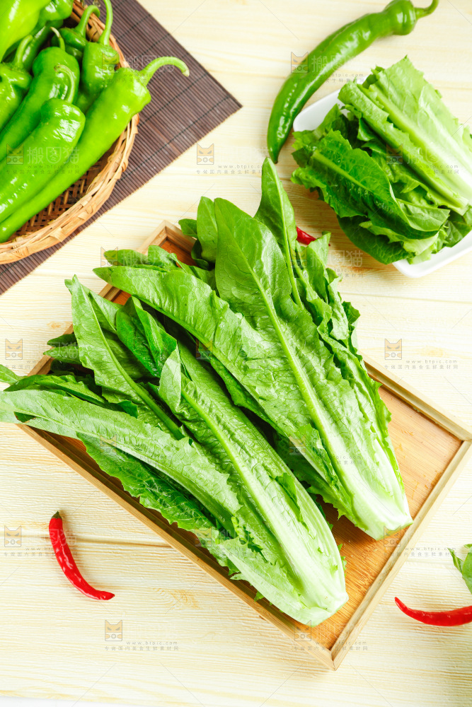木板上的米香油麦菜