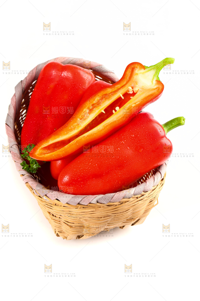 篮子里装着菜椒