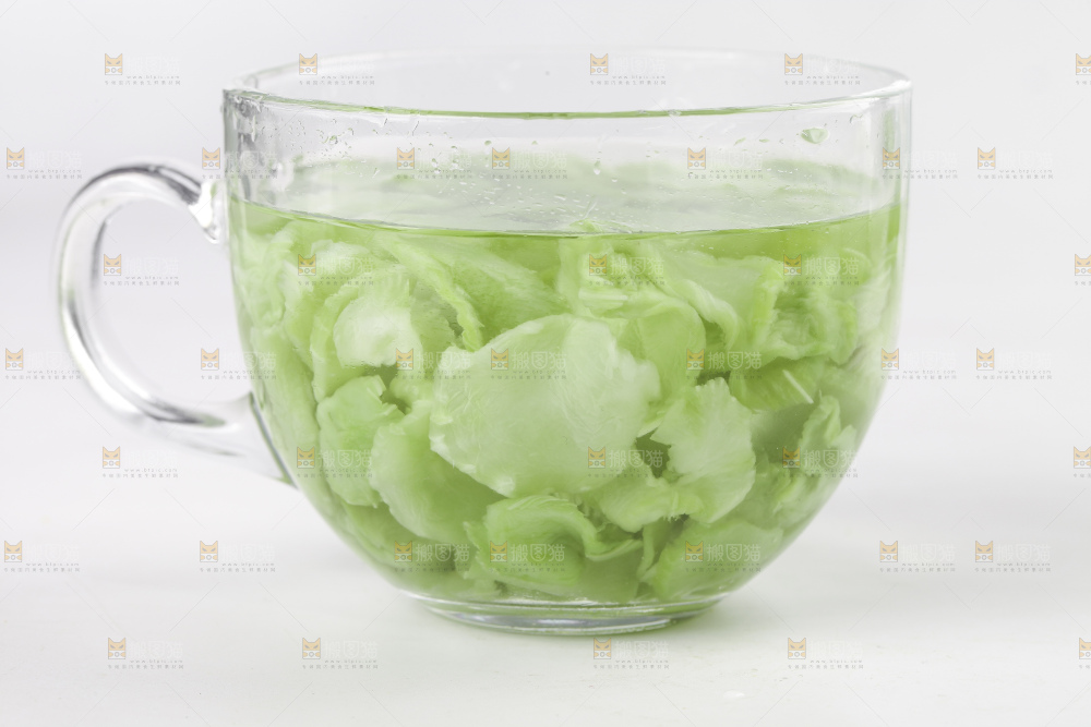 碗里泡着莴笋干