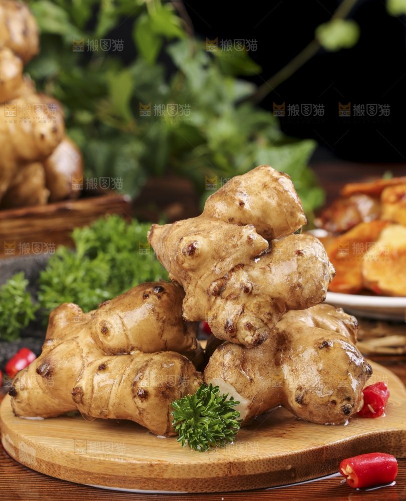 木板上摆放着陕北高原洋姜