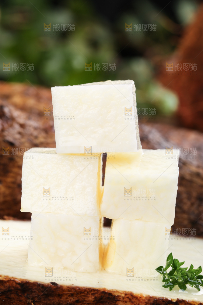 木板上的云南金秤砣山药