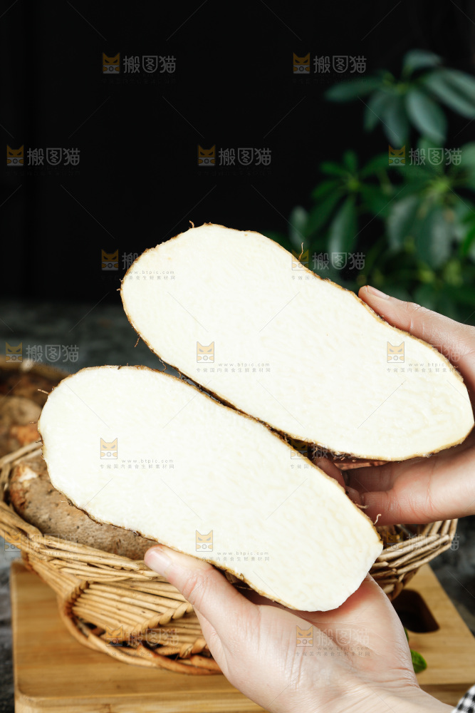 手里拿着糯米秤砣山药