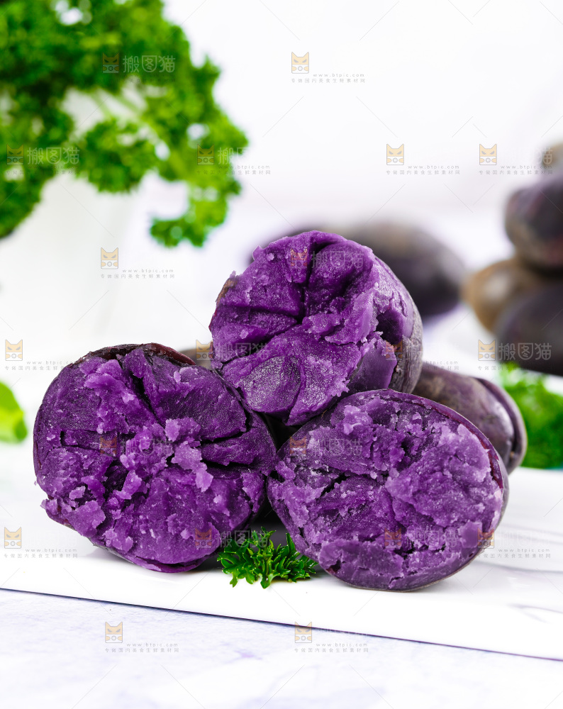 石板上的花青素紫土豆