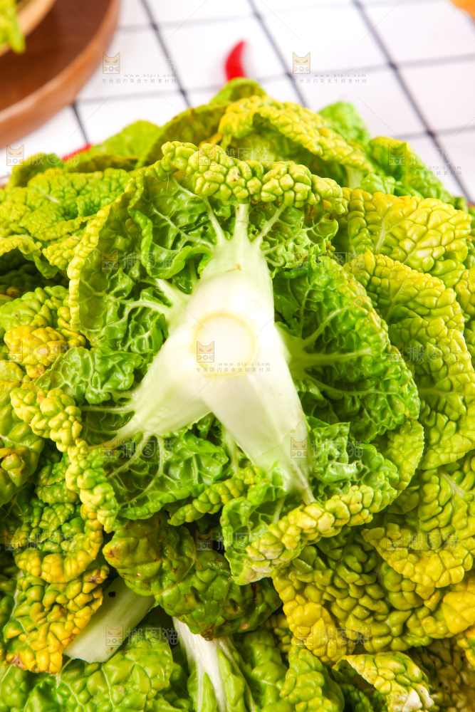 篮子里装着乌塌菜