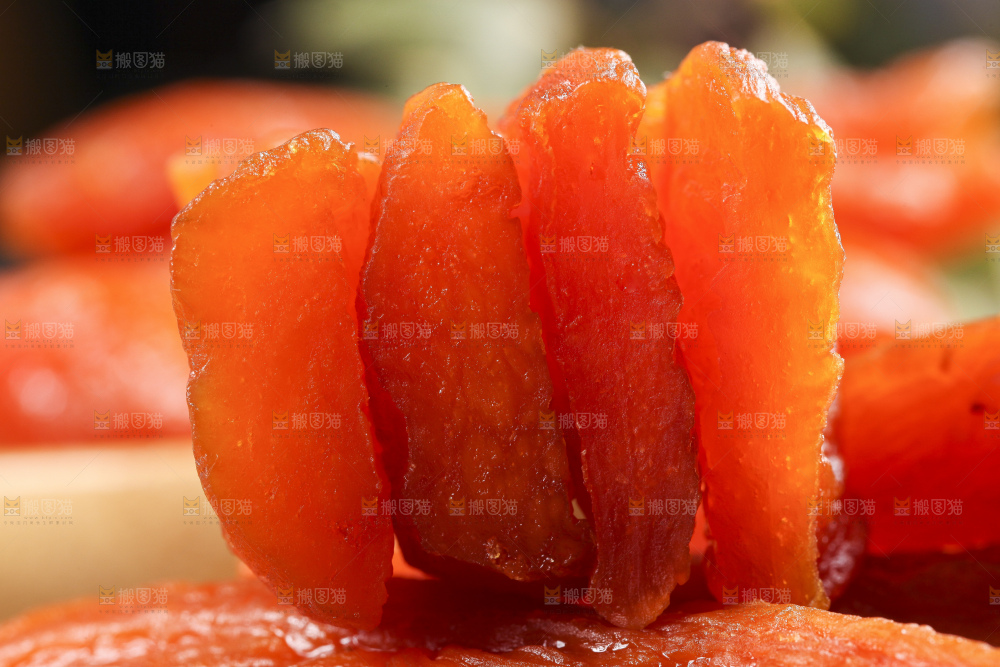 盘子里装着倒蒸红薯干