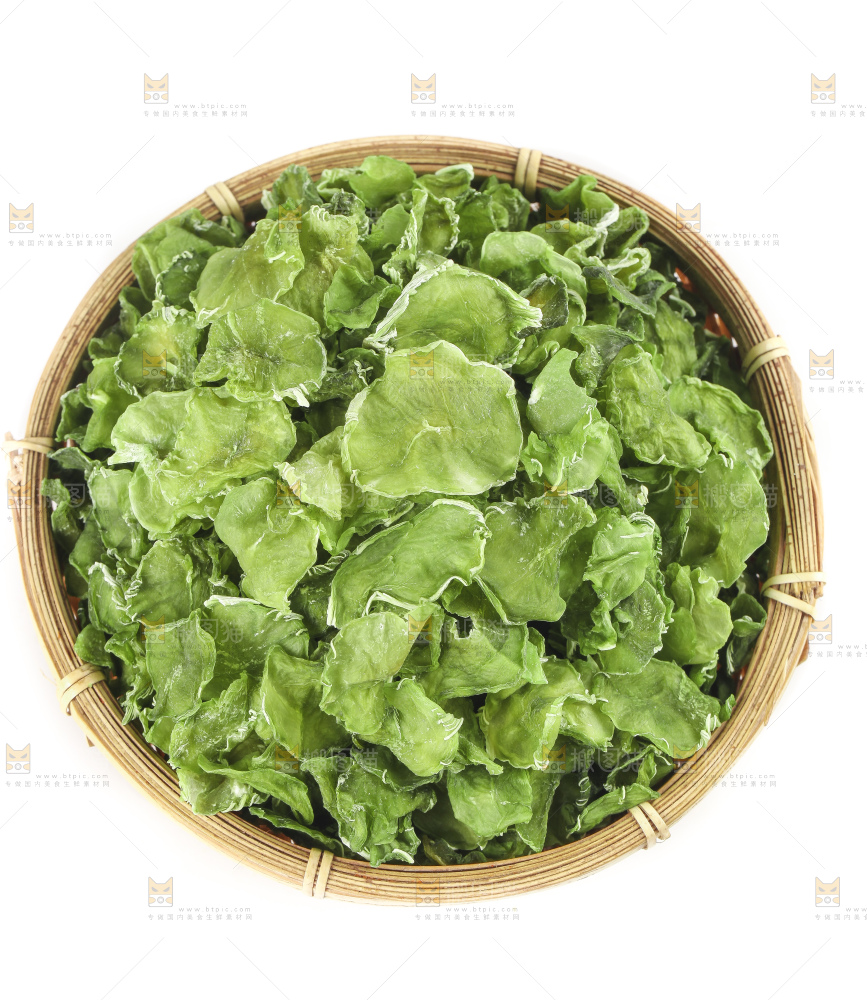 白底上放着一篮子干莴苣