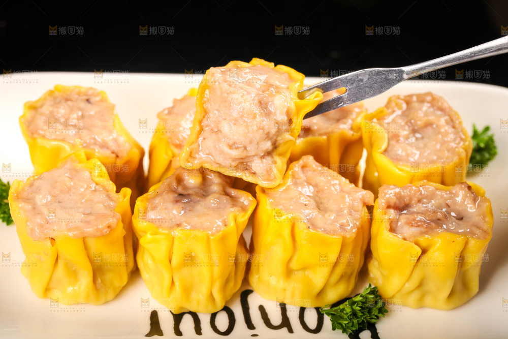 盘子里的干蒸烧麦