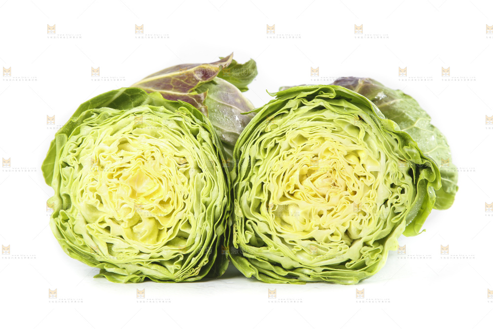 白底上摆放着甘蓝
