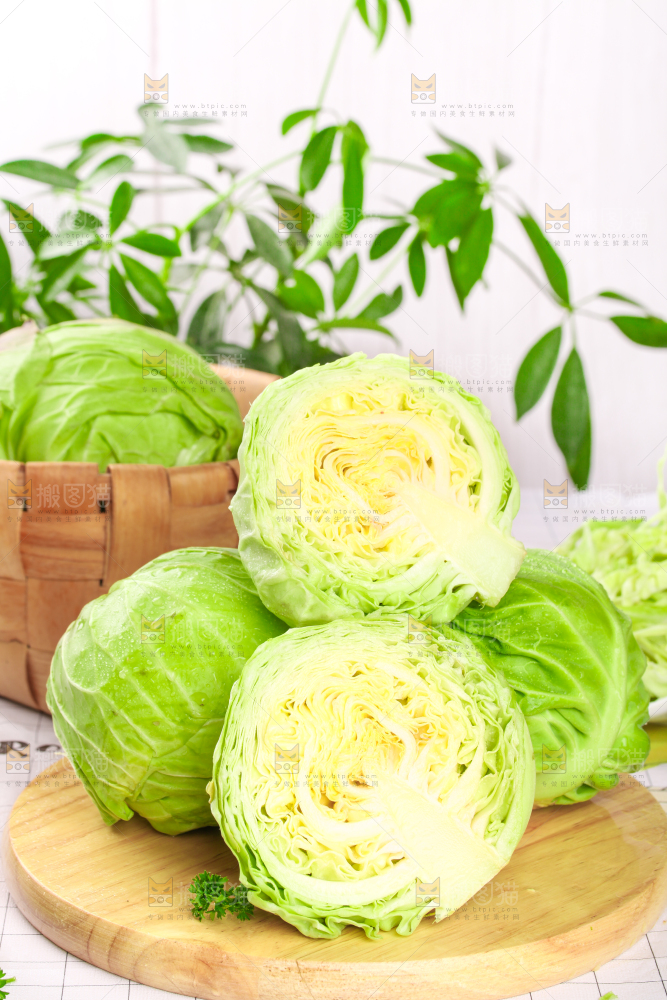 木板上摆放着大头菜