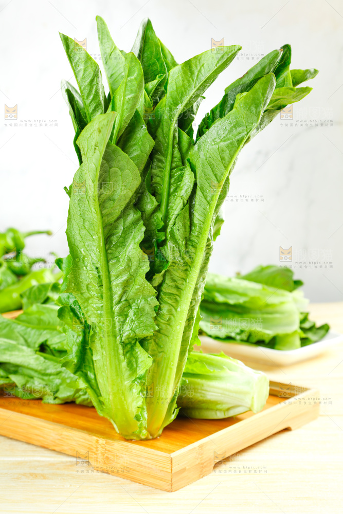 木板上的米香油麦菜