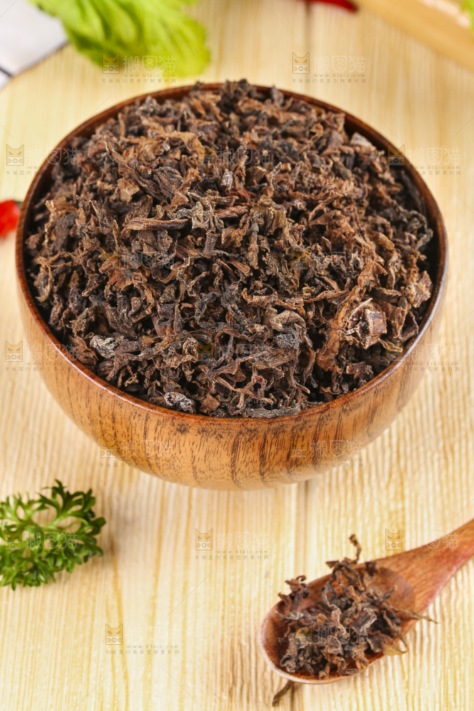 木板上放着绍兴梅干菜