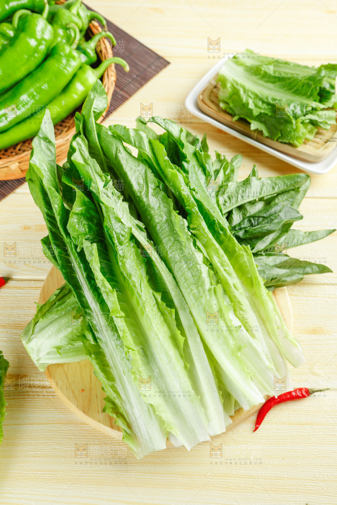 木板上的米香油麦菜