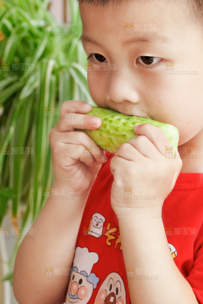 手拿白玉黄瓜