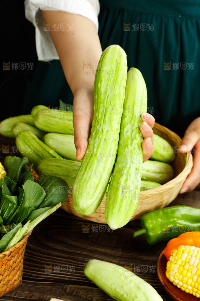 手拿白玉黄瓜