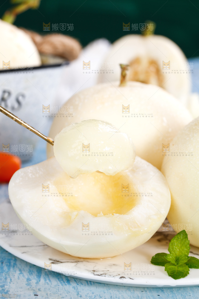 勺子里的阎良甜瓜果肉