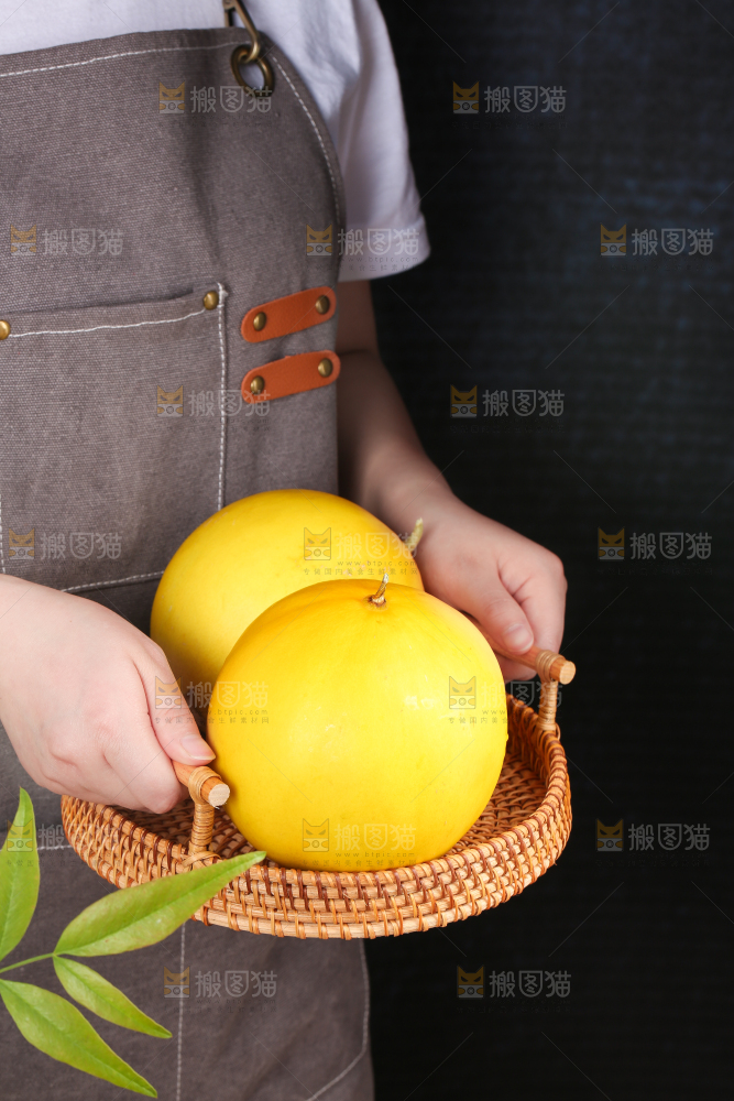 手端一盘黄河蜜瓜
