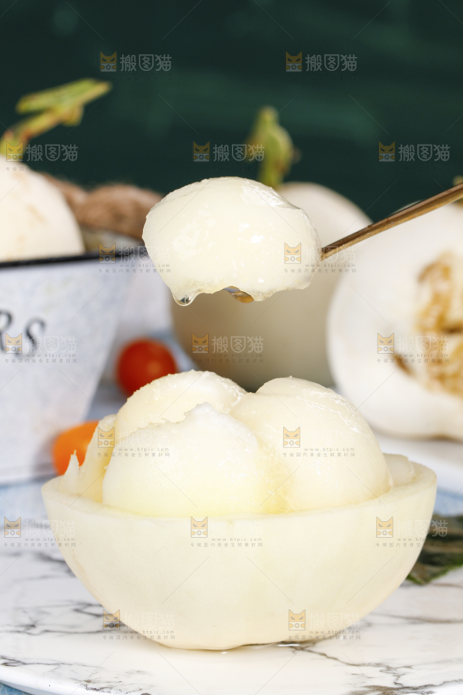 勺子里的阎良甜瓜果肉