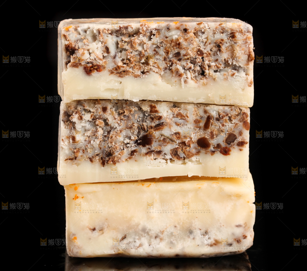 黑底上的清汤火锅料