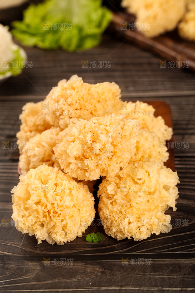 木底上放着古田银耳