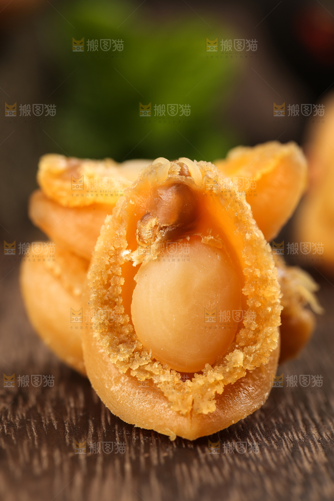 木底上的北海鲍鱼干