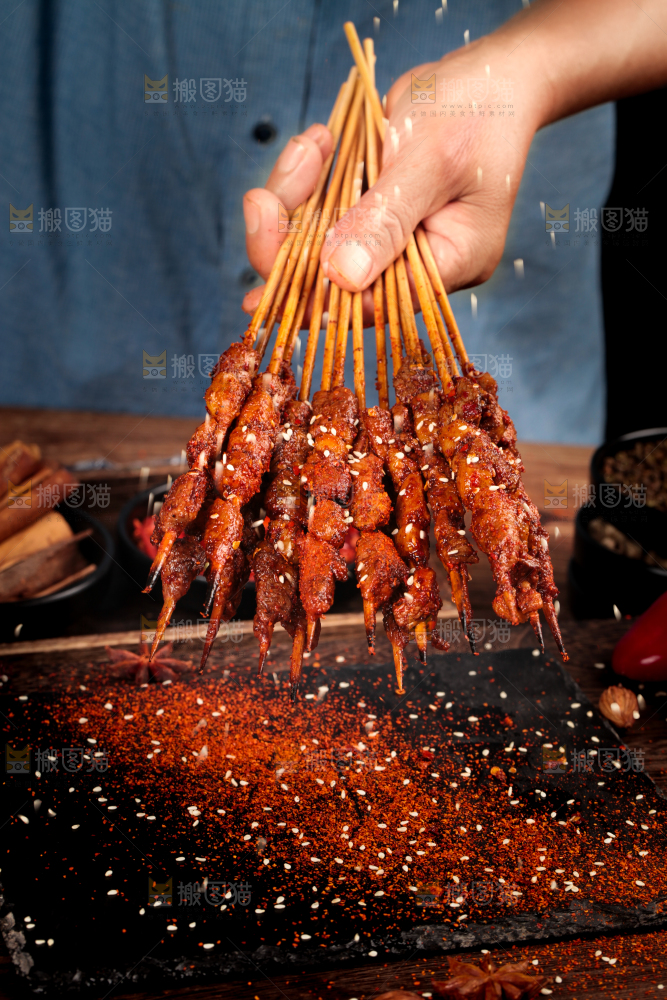 手拿烤串