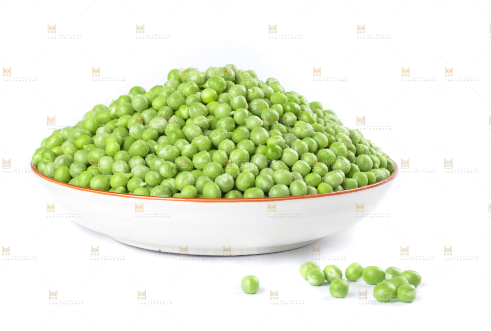 白底上的云南新鲜豌豆
