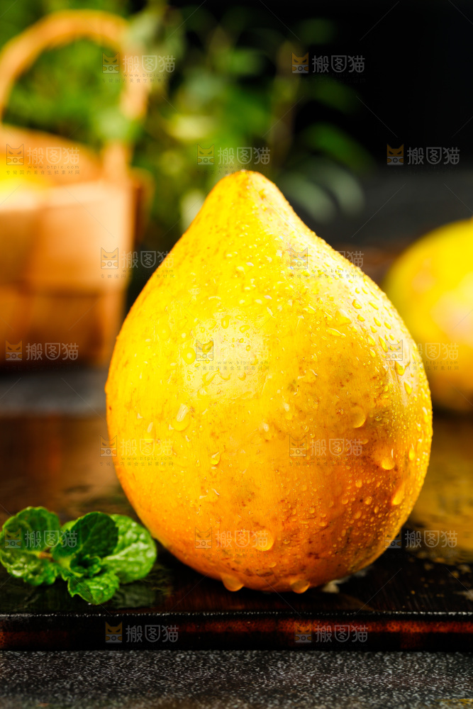 深底上的鸡蛋果