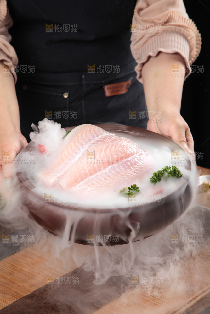 手端一锅越南巴沙鱼