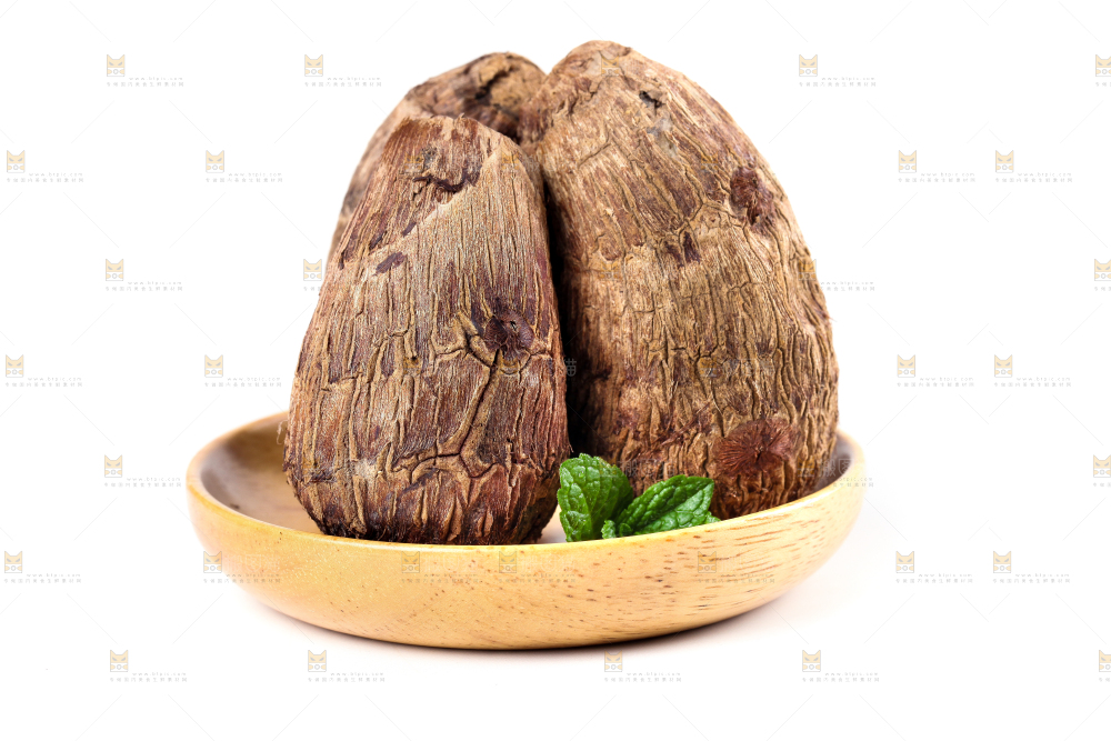 白底上摆放着牛奶小芋头