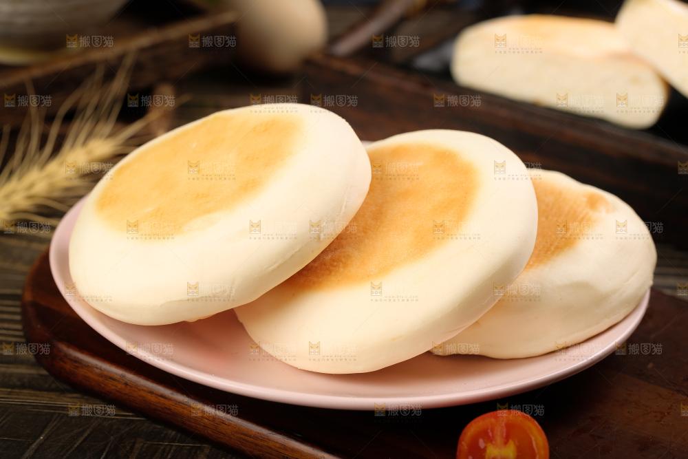 盘子里装着奶香饼