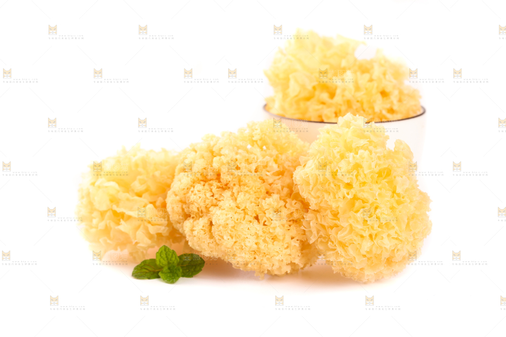 白底上放着古田银耳